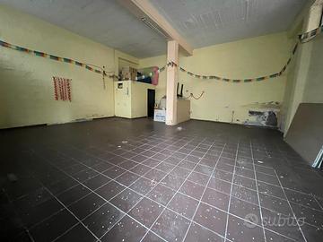 Garage rifinito, con luce e bagno