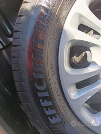 ribassati Good year pneumatici nuovi estivi