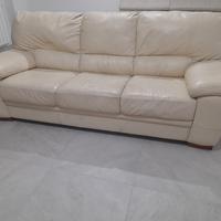 divano in pelle beige