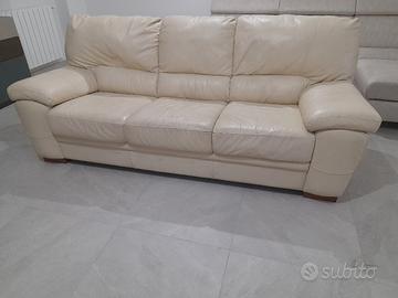 divano in pelle beige
