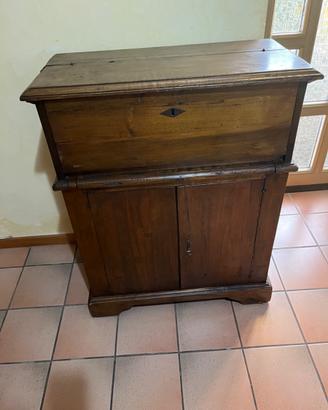 Scrivania in legno artigianale
