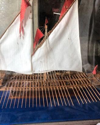 Reale de France modello legno con teca vetro