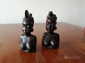 DUE BUSTI PICCOLI DI DONNE IN LEGNO