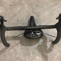 Manubrio con accessori