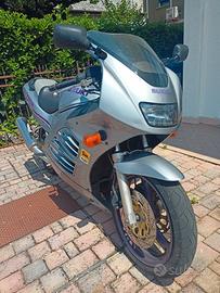 SUZUKI RF 600 R