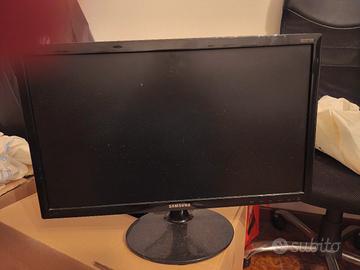  6 monitor 19 pollici