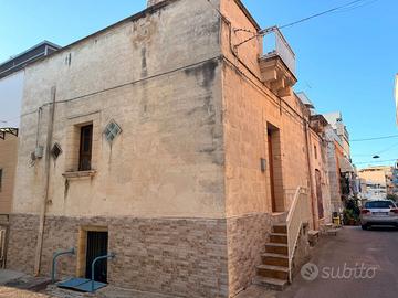 INDIPENDENTE CON TAVERNETTA E TERRAZZO