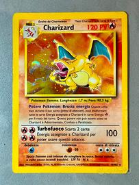 Charizard set base  prezzo trattabile 