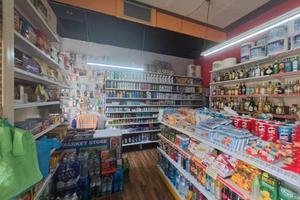 Locale commerciale di con soppalco, bagno e anti b