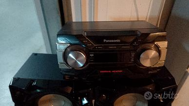 stereo con altoparlanti 