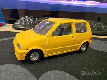 Modellino Fiat Cinquecento Sporting di colore gial