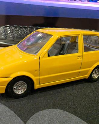 Modellino Fiat Cinquecento Sporting di colore gial