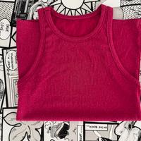 Canottiera fuxia brillante scollo all’americana