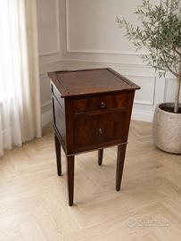 Comodino / mobiletto vintage in legno restaurato
