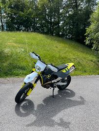 Husqvarna 701 Supermoto (2024) - Depontenziata A2