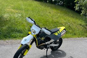 Husqvarna 701 Supermoto (2024) - Depontenziata A2