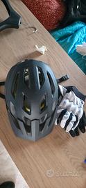 casco e guanti specialized 