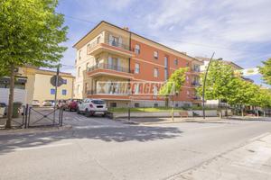 Appartamento ampio e luminoso, in palazzina ristru