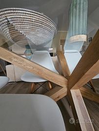 Tavolo in vetro con gambe in legno