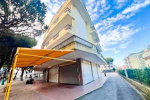 Trilocale/18.04-30.05/p.milano/4 pax/p.auto