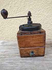 Antico Macinino per il caffè 