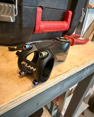 Manubrio carbonio mtb,xc e attacco funn