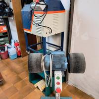 Sciolinatrice a caldo e spazzolatrice