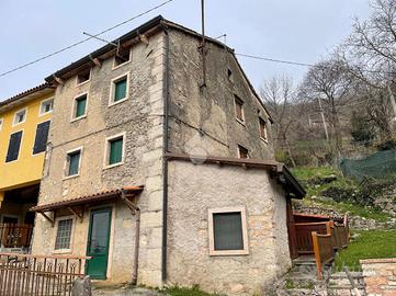 CASA SEMINDIPENDENTE A CONCO