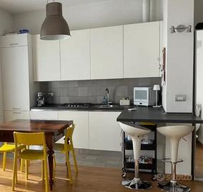 CUCINA CON ELETTRODOMESTICI