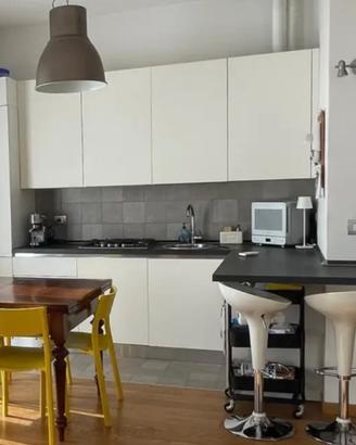CUCINA CON ELETTRODOMESTICI