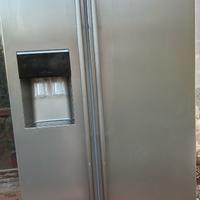 Frigorifero combinato freezer a colonna