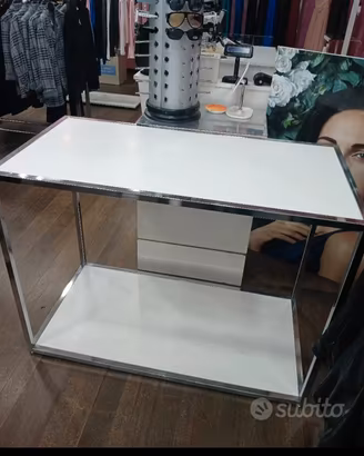 Tavolo arredo negozio