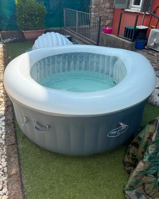 Piscina idromassaggio gonfiabile