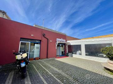 Attività / Licenza di 75 m² con 2 locali a Matera