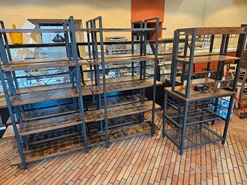  mobili  da garage o espositivi