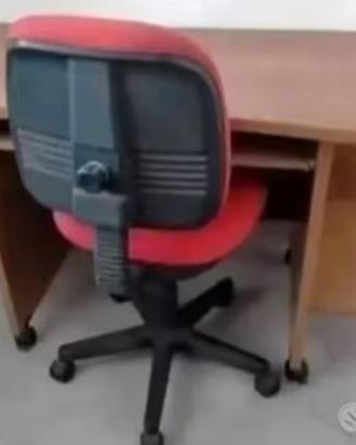 Scrivania con sedia