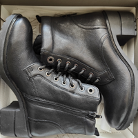 Stivaletto stringato