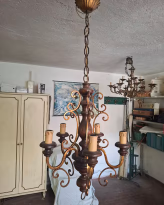 lampadario antico, in legno e ferro battuto
