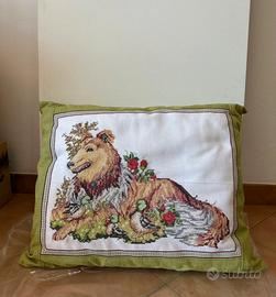 Cuscino ricamato a mano