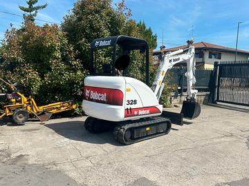 E235 - Escavatore 28 q Bobcat 328