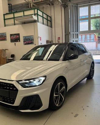 AUDI A1 SPB 30 TFSI S-Tronic Identity Black S-Li