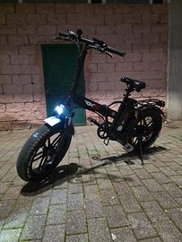 Bici elettrica RKS con freni idraulici