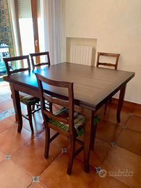tavolo  quadrato in legno allungabile con sedie