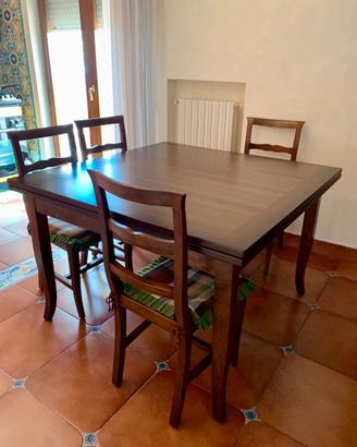 tavolo  quadrato in legno allungabile con sedie