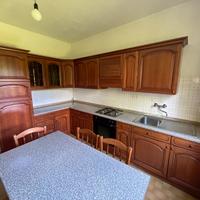 Cucina componibile, tavolo, sedie e angoliera