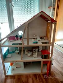 casetta in legno con accessori 