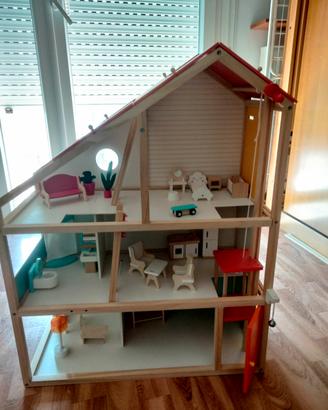 casetta in legno con accessori 