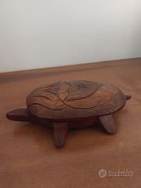 tartaruga in legno intarsiato  
