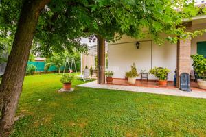 Villa singola libera su quattro lati con 2000 mq d