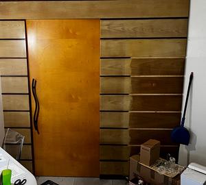 Pannello divisore e porta scorrevole